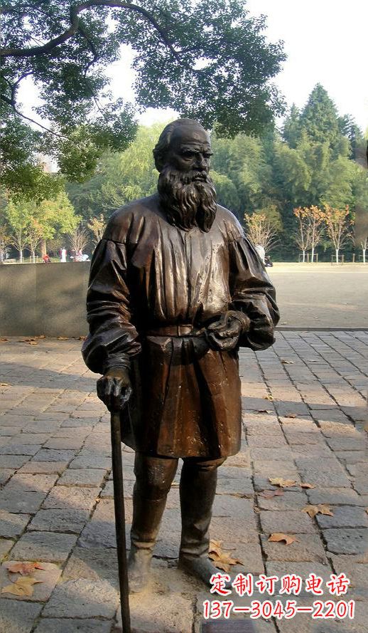沧州战争与和平作家，著名西方文学名人托尔斯泰铜雕像