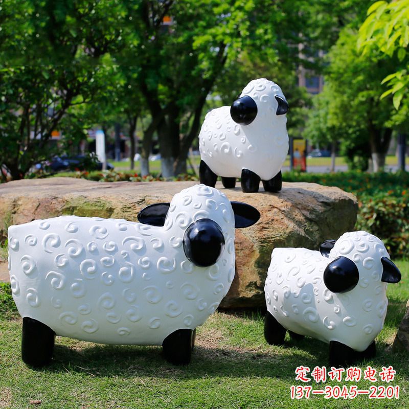 沧州玻璃钢卡通动物雕塑,增添公园草坪韵味