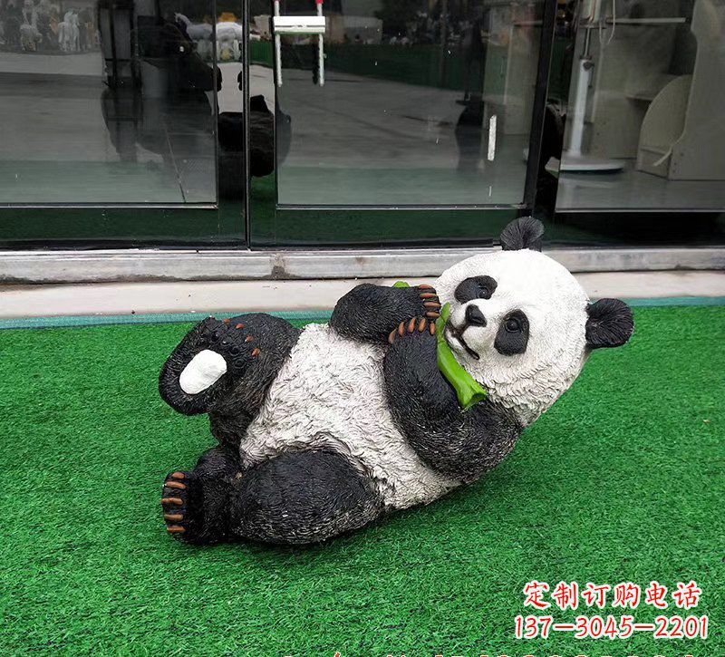 沧州玻璃钢熊猫雕塑象征动物保护的艺术品