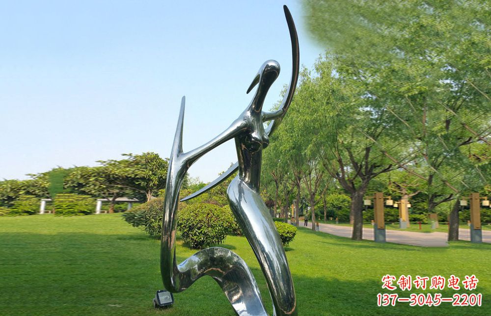 沧州不锈钢美女雕塑给公园注入活力