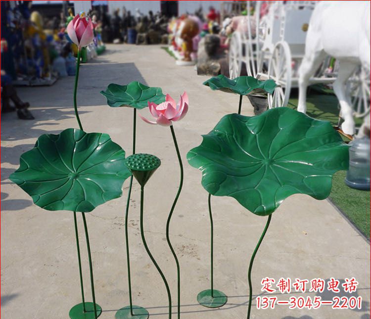 沧州不锈钢荷花雕塑色彩斑斓美不胜收