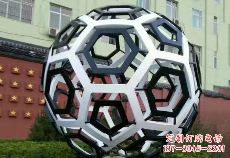 沧州不锈钢公园的镂空足球雕塑
