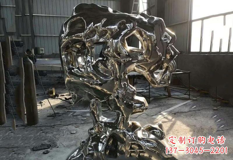 沧州太湖石雕塑不锈钢公园的镜面之美