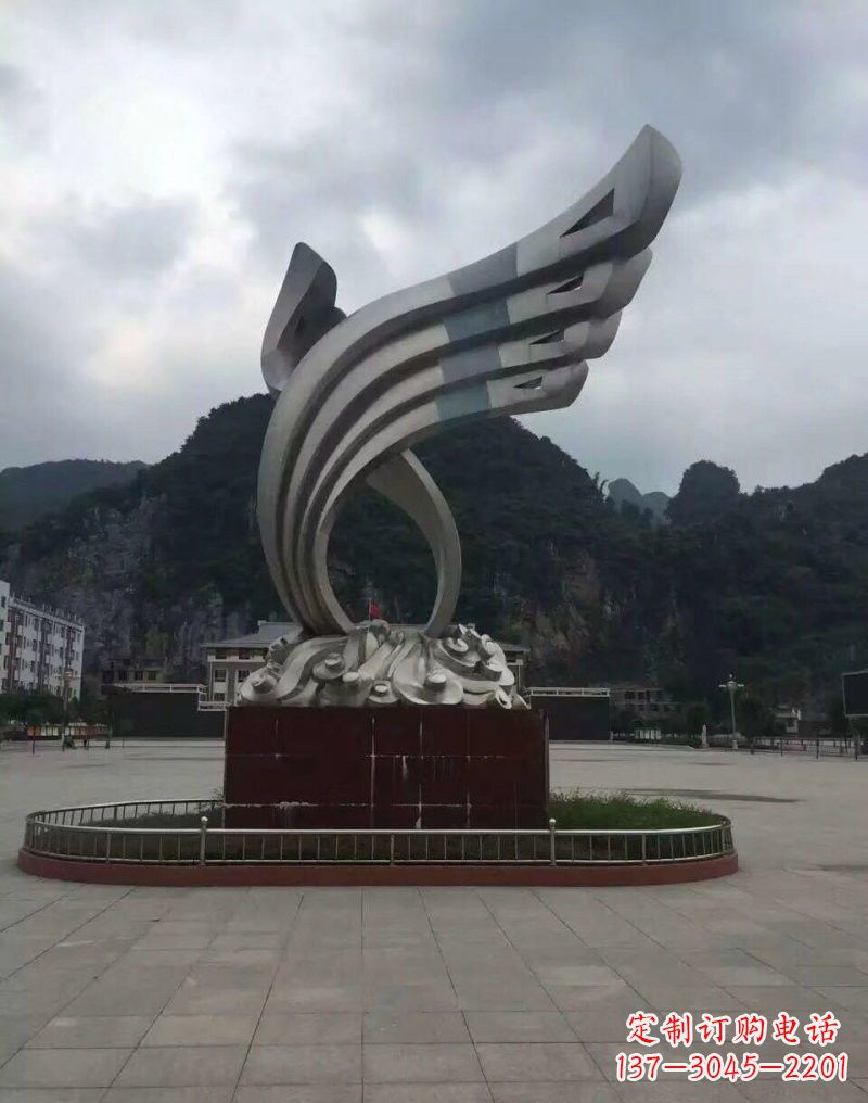 沧州翅膀雕塑——环绕不锈钢广场的精美艺术品