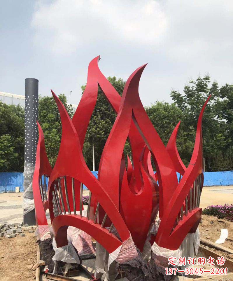 沧州不锈钢树叶雕塑美丽而持久的艺术