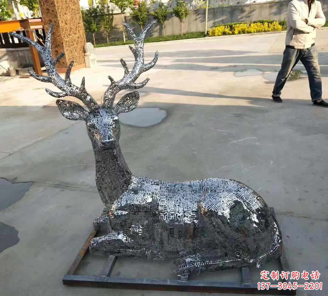 沧州梅花鹿雕塑点缀不锈钢广场星空