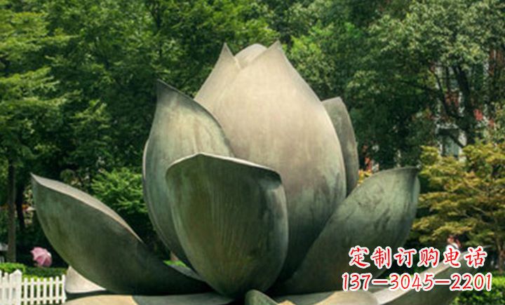 沧州不锈钢莲花公园精美的雕塑装点