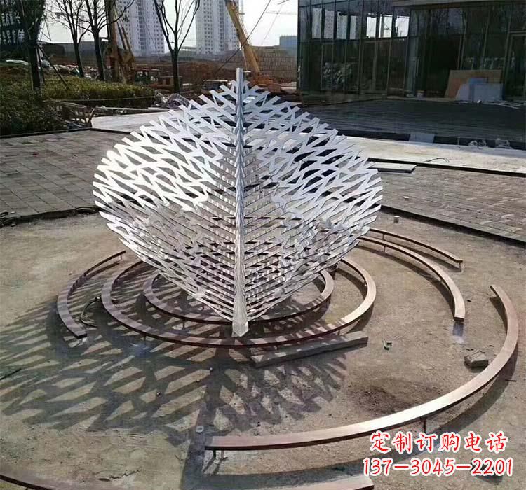 沧州不锈钢镂空树叶雕塑——给环境带来美丽