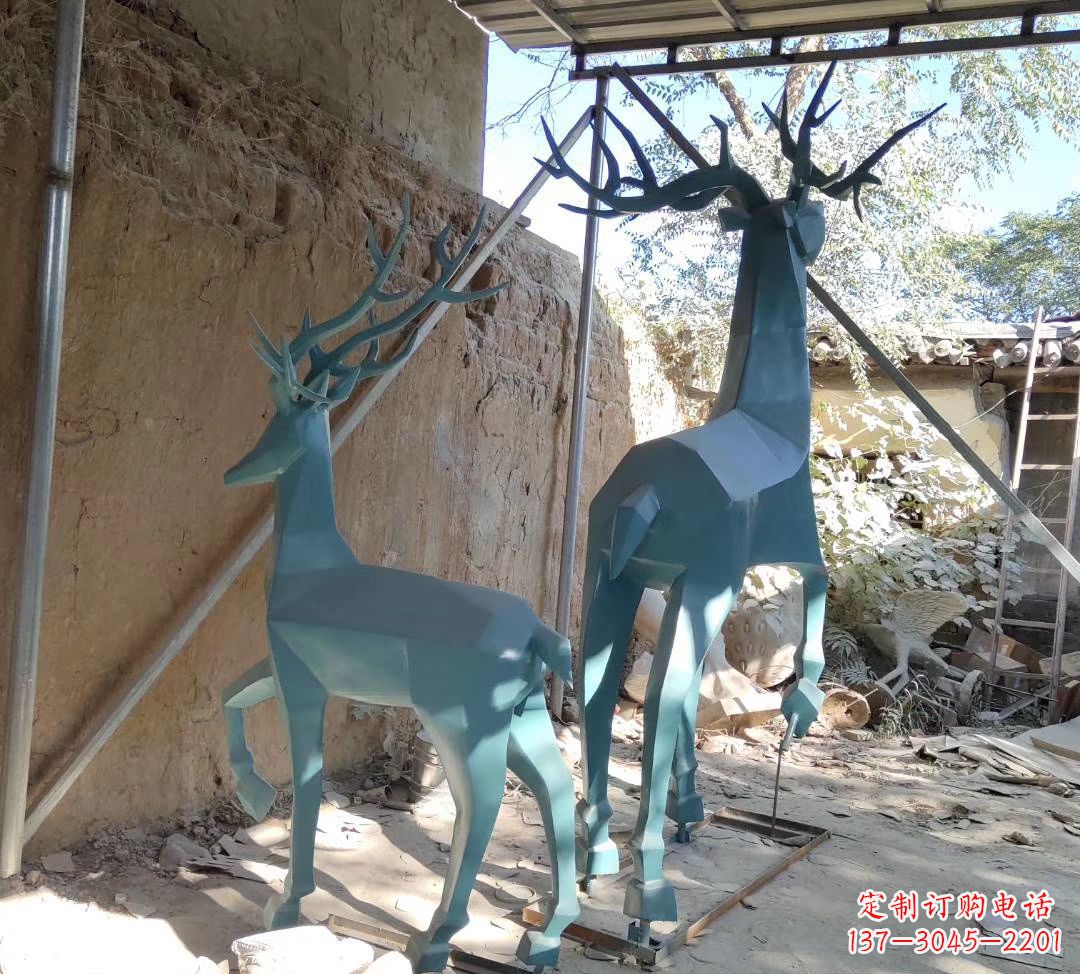 沧州不锈钢切面景观鹿雕塑——给景观增添优雅