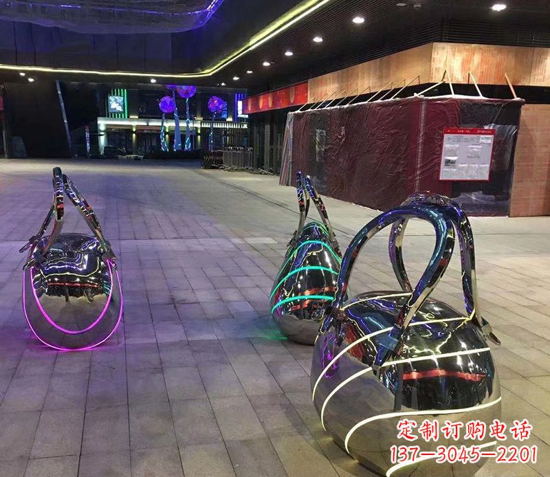 沧州不锈钢手提包雕塑精美艺术品