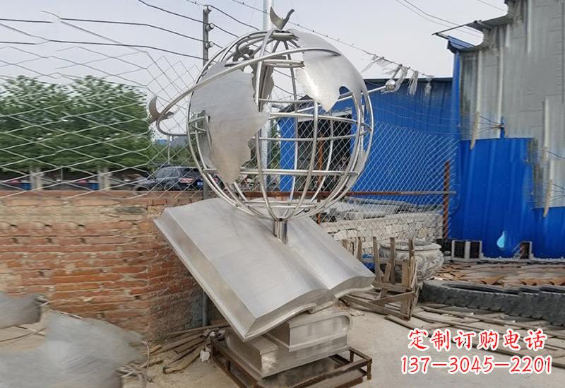沧州不锈钢校园里的地球雕塑