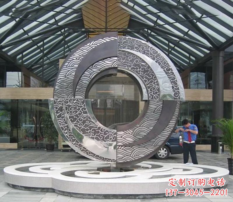 沧州不锈钢圆环雕塑,点缀酒店空间