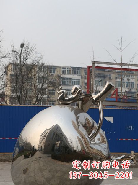 沧州城市中的苹果雕塑