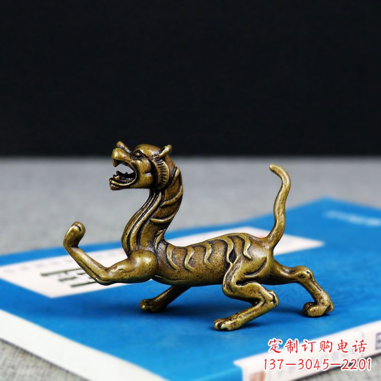 沧州金色纯铜铸造的白虎雕塑