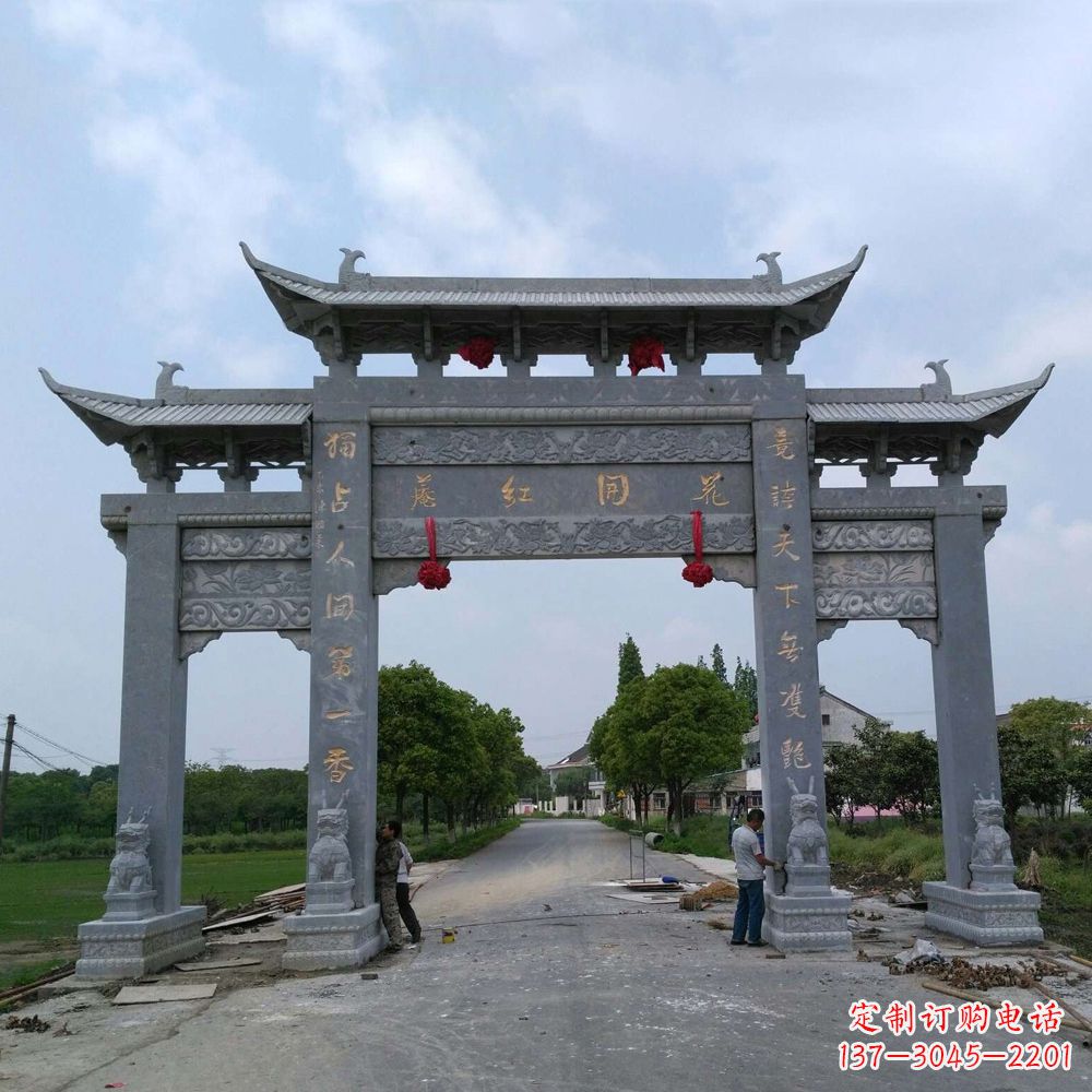 沧州青石三门牌坊雕塑传承中国古典文化