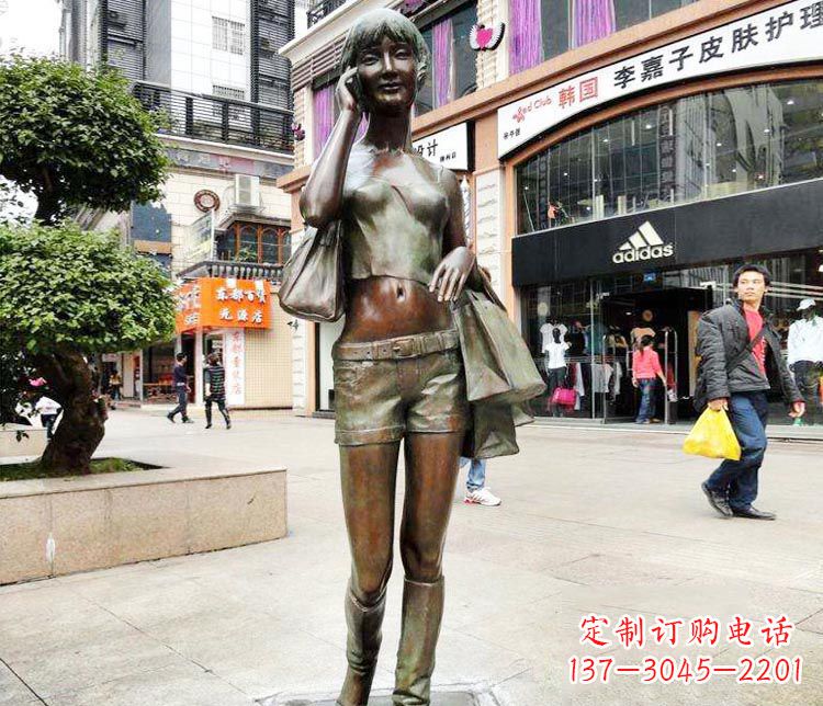 沧州打电话逛街的女孩铜雕