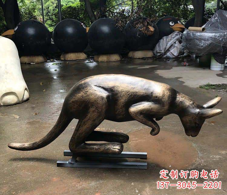 沧州公园袋鼠动物铜雕
