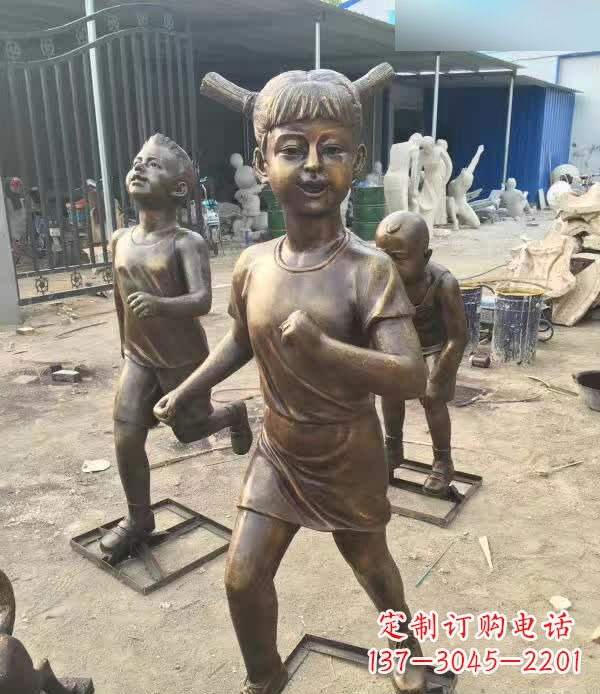 沧州铜雕童年小狗陪伴儿童奔跑的时光