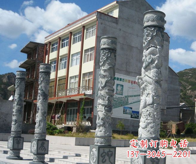 沧州以龙柱为原型的十二生肖石雕