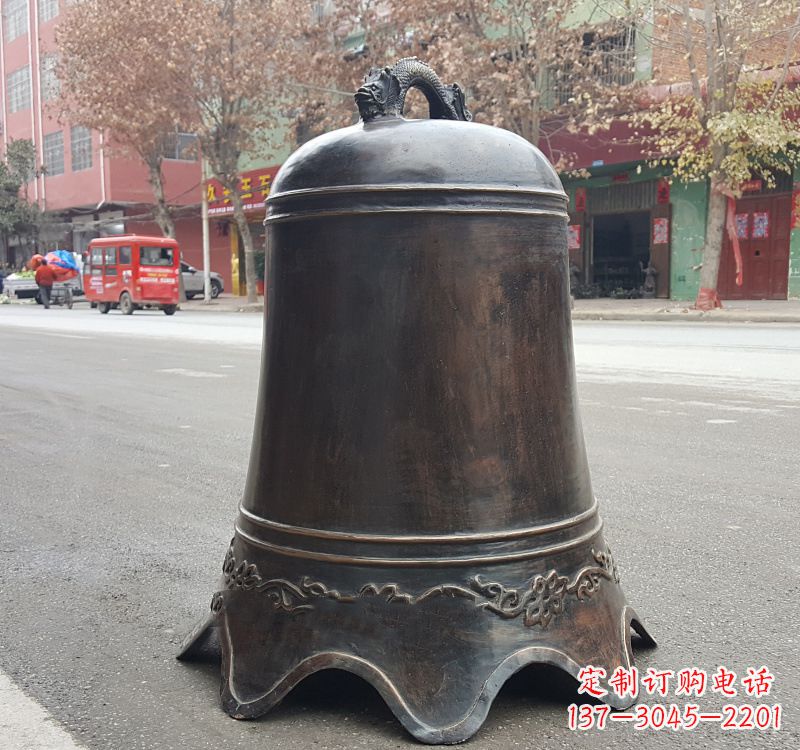 沧州铜钟雕塑:精致美观的景观艺术