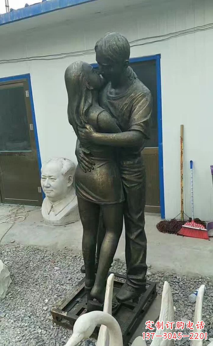 沧州无尽浪漫,情侣雕塑表达爱意
