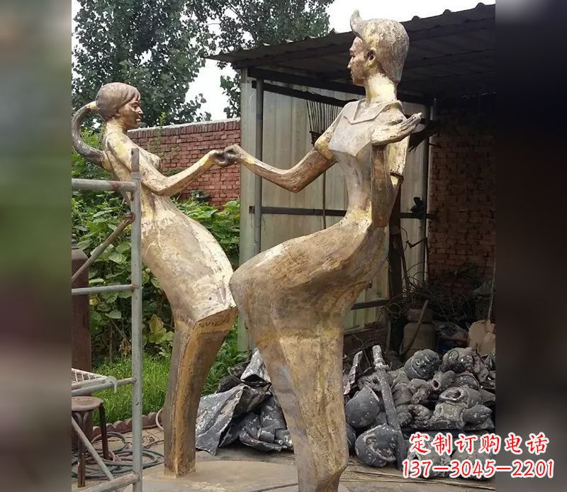 沧州情侣跳舞广场景观铜雕