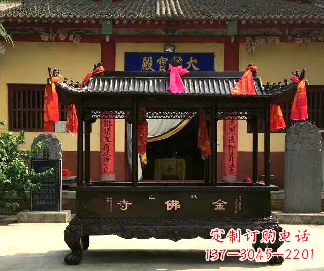 沧州双兽头三足雕花铜香炉