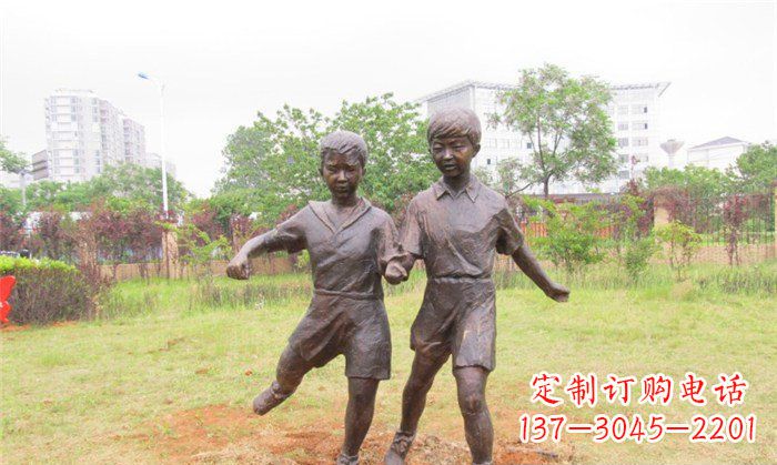 沧州踢足球公园人物铜雕 (2)