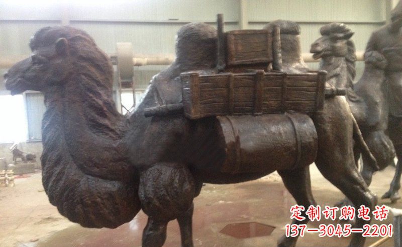 沧州驮着东西的骆驼公园动物铜雕