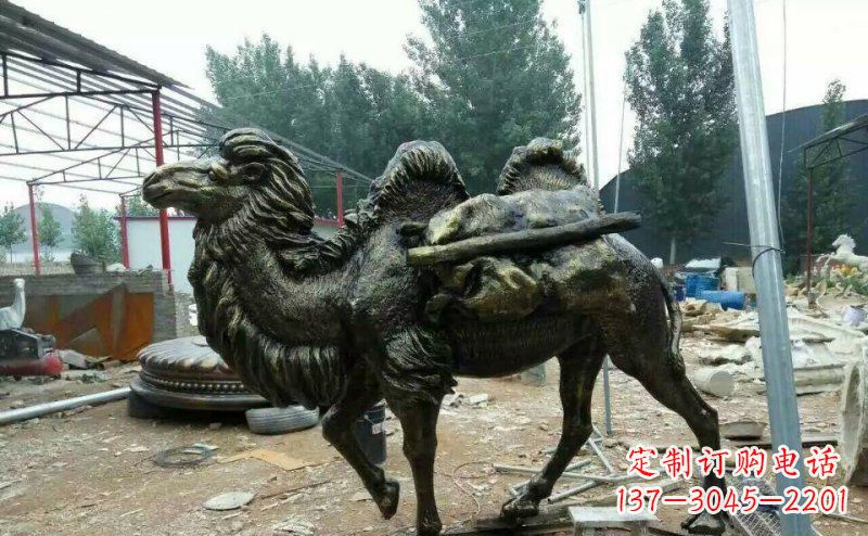 沧州驮着东西的骆驼铜雕