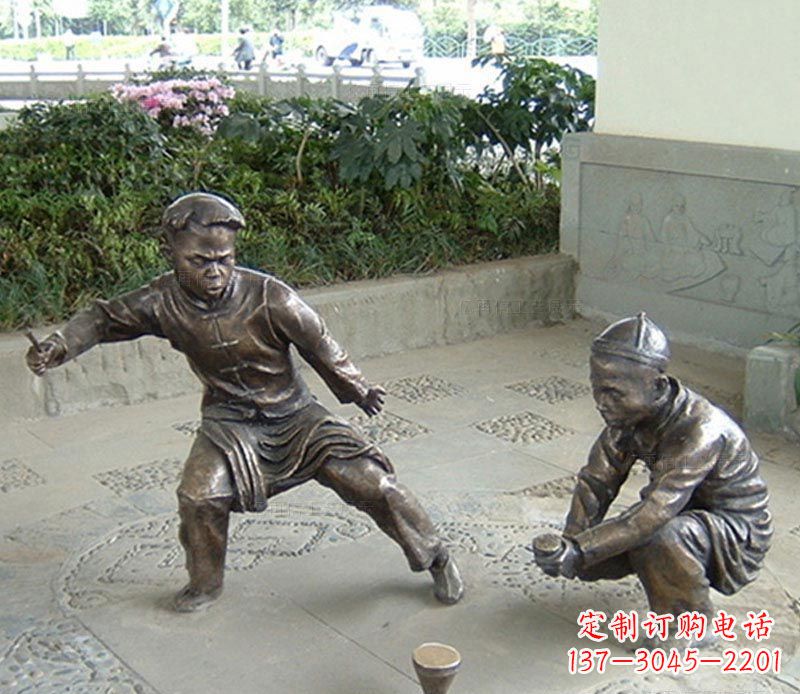 沧州玩陀螺的古代儿童铜雕