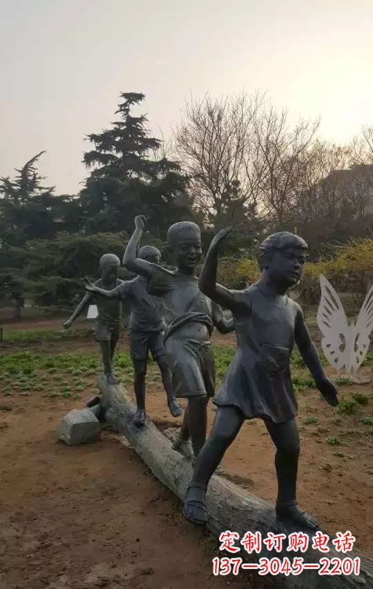 沧州玩走独木桥儿童铜雕