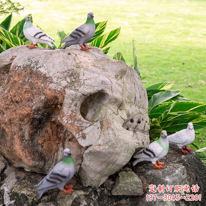 沧州众人托着和平鸽雕塑